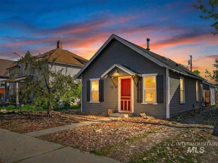 Property Photo:  722 S Washington  ID 83617 