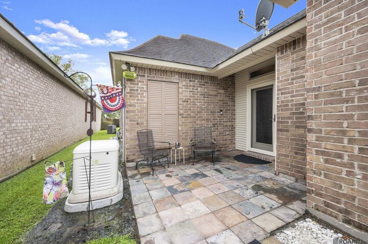Property Photo:  5324 Courtyard Dr  LA 70737 