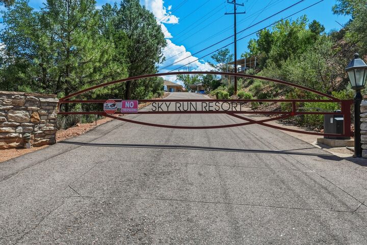 Property Photo:  93 N Sky Run Lane  AZ 85541 