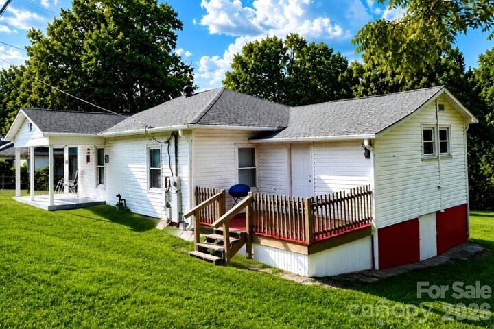 Property Photo:  900 Alma Avenue  NC 28081 