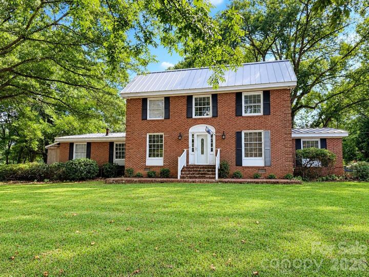 Property Photo: 4225 Sherrills Ford Road NC 28147