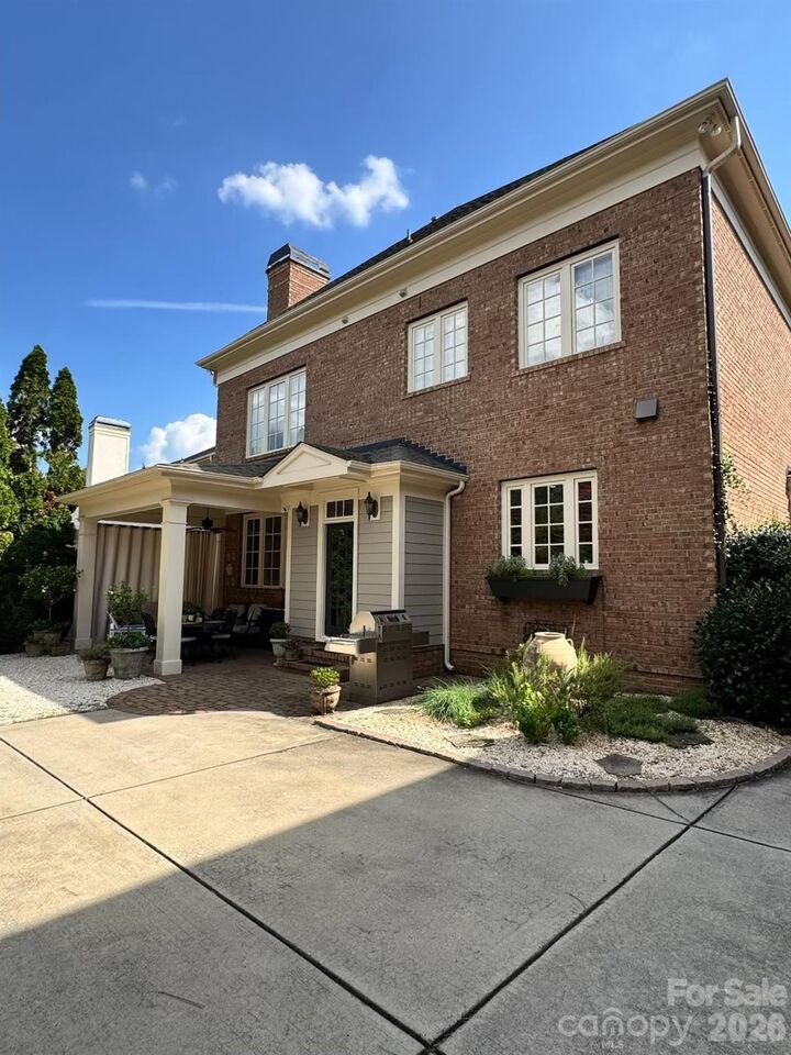 Property Photo:  8820 Heydon Hall Circle  NC 28210 