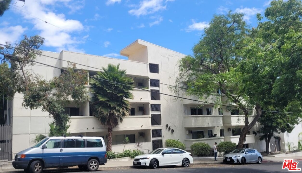 Property Photo: 960 Larrabee St, Unit 310 CA 90069