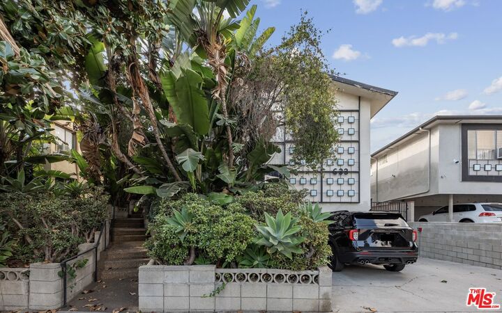Property Photo:  633 N Hayworth Ave, Unit 1  CA 90048 