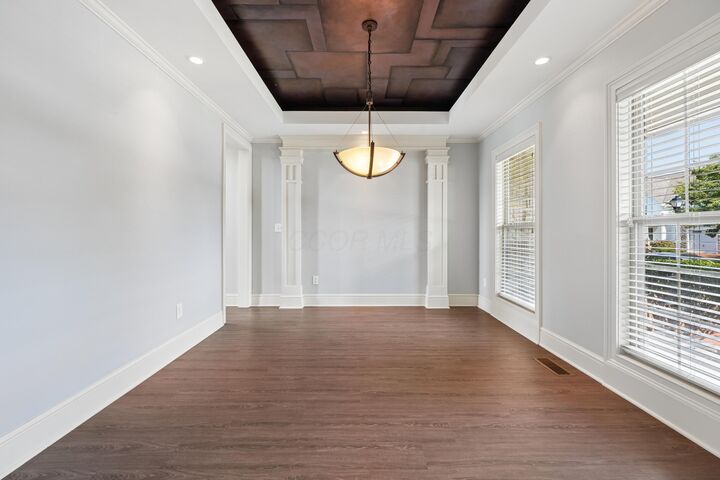 Property Photo:  4558 Hirth Hill E Road  OH 43123 