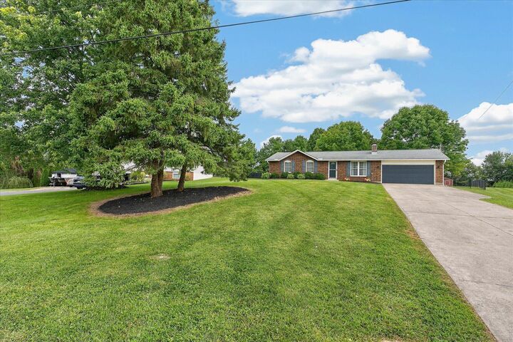 Property Photo:  2600 Karok Drive  OH 43140 