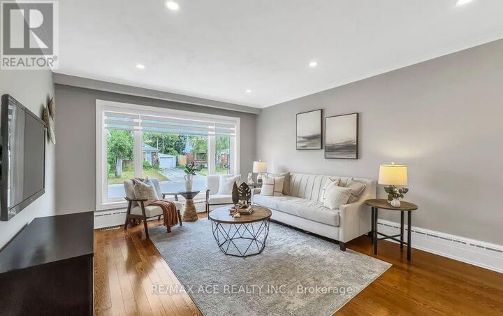 Property Photo:  52 Ivorwood Crescent  ON M1R 2X4 