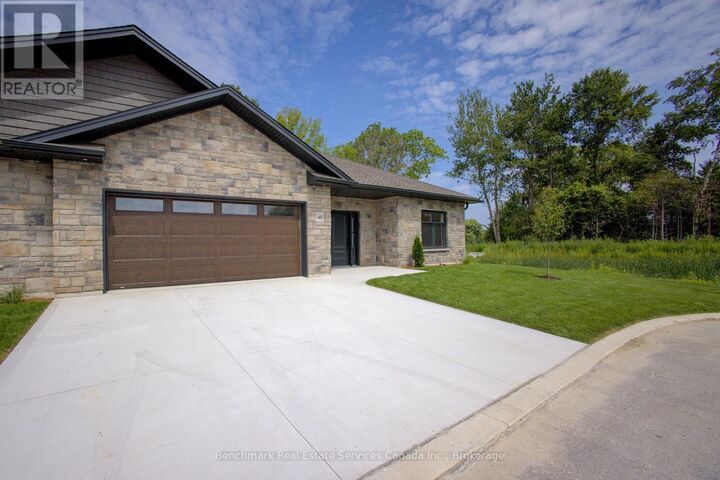 Property Photo:  1182 Queen Street 18  ON N2Z 1G4 