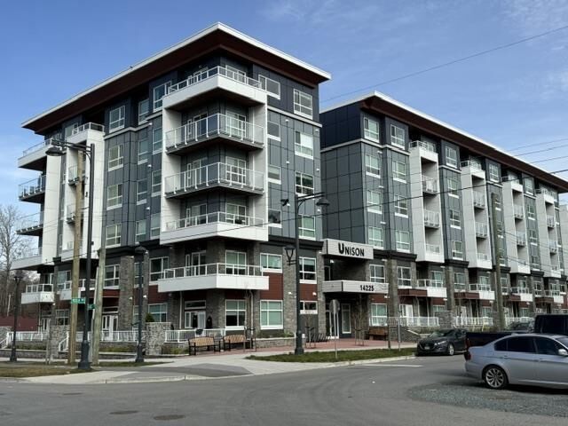 Photo de la propriété:  14225 103A Avenue 205  BC V3T 0T4 