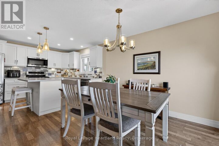 Property Photo:  12 Windward Way North  ON N7A 0C6 