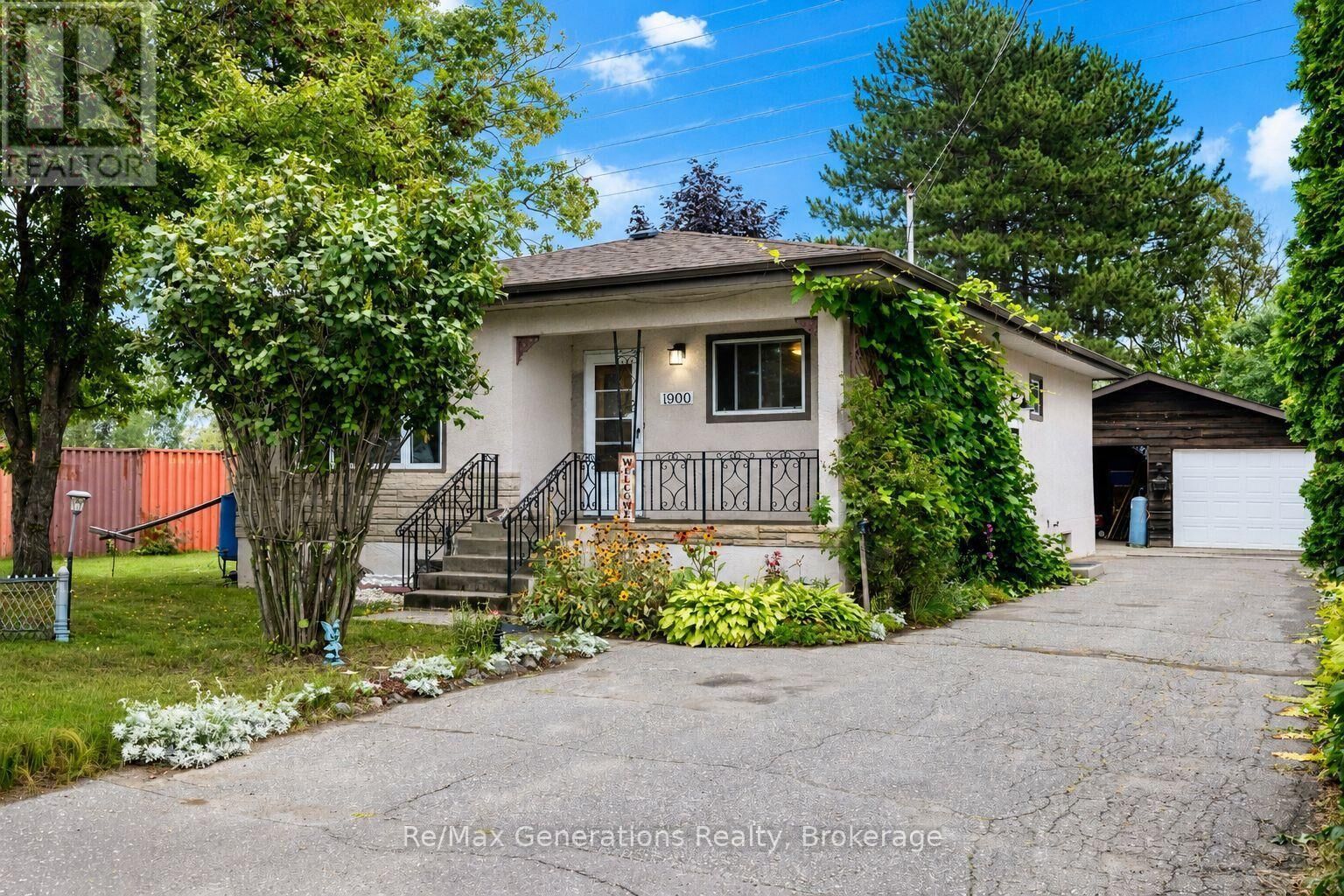 Property Photo:  1900 Bailey Avenue  ON P7E 2X1 