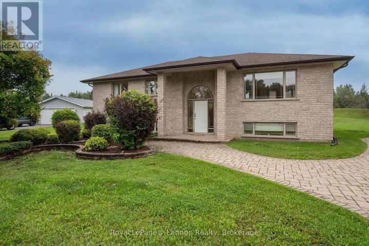 Property Photo:  2196 Falconcrest Drive  ON P7J 1H5 
