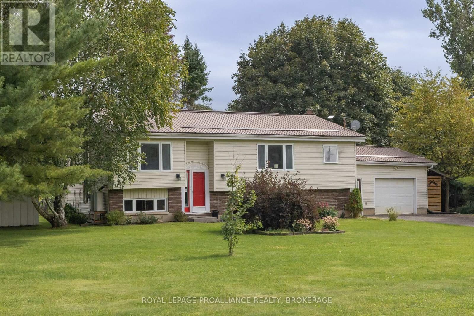 Property Photo:  4018 County Road 1 East  ON K0K 3N0 