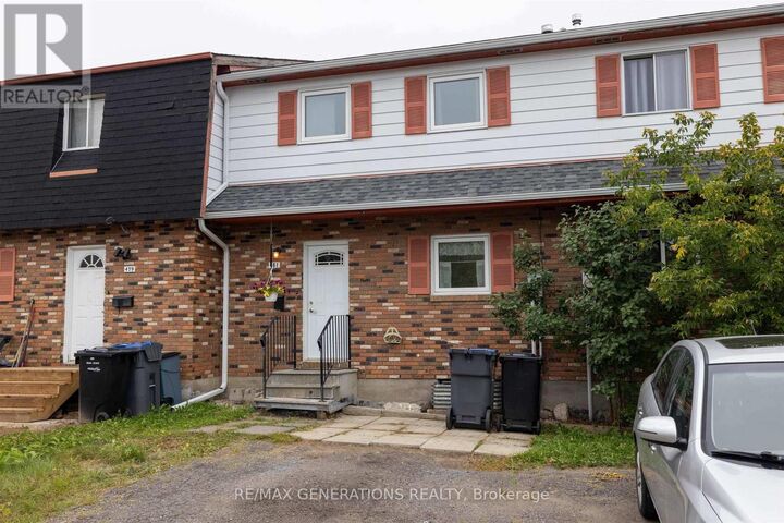 481 Wentworth Crescent — photo 1