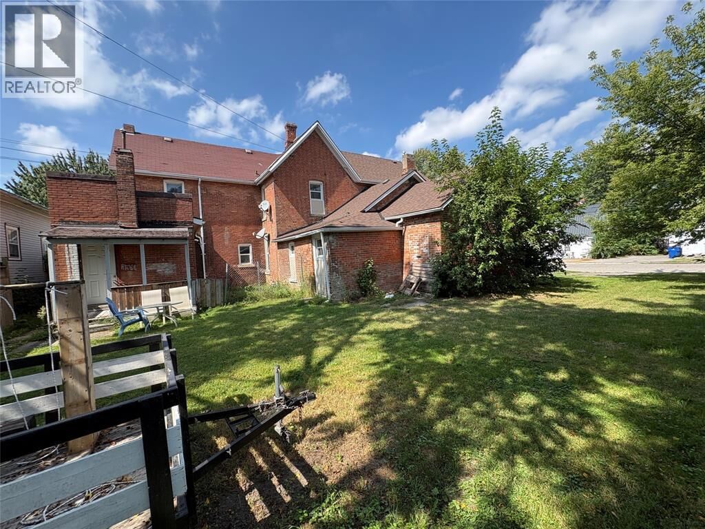 Property Photo:  50 Lorne Avenue  ON N7M 1R9 