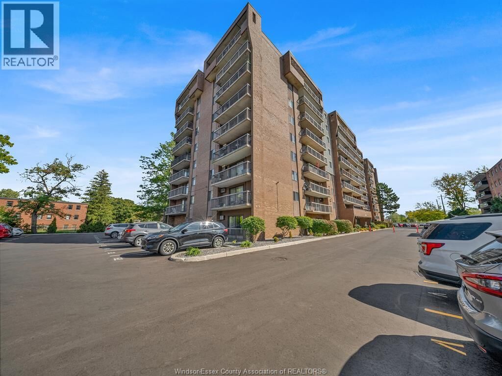 Property Photo:  3936 Wyandotte Street East 206  ON N8Y 4V1 