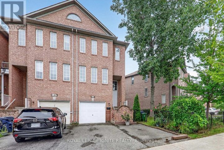 Property Photo:  135 Conn Smythe Drive  ON M1J 3P6 