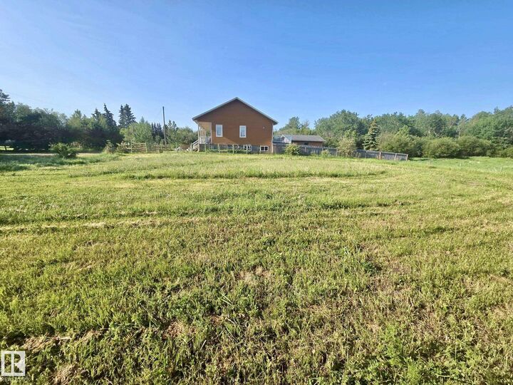 Property Photo:  433 Swedberg Street  AB T0C 2V0 