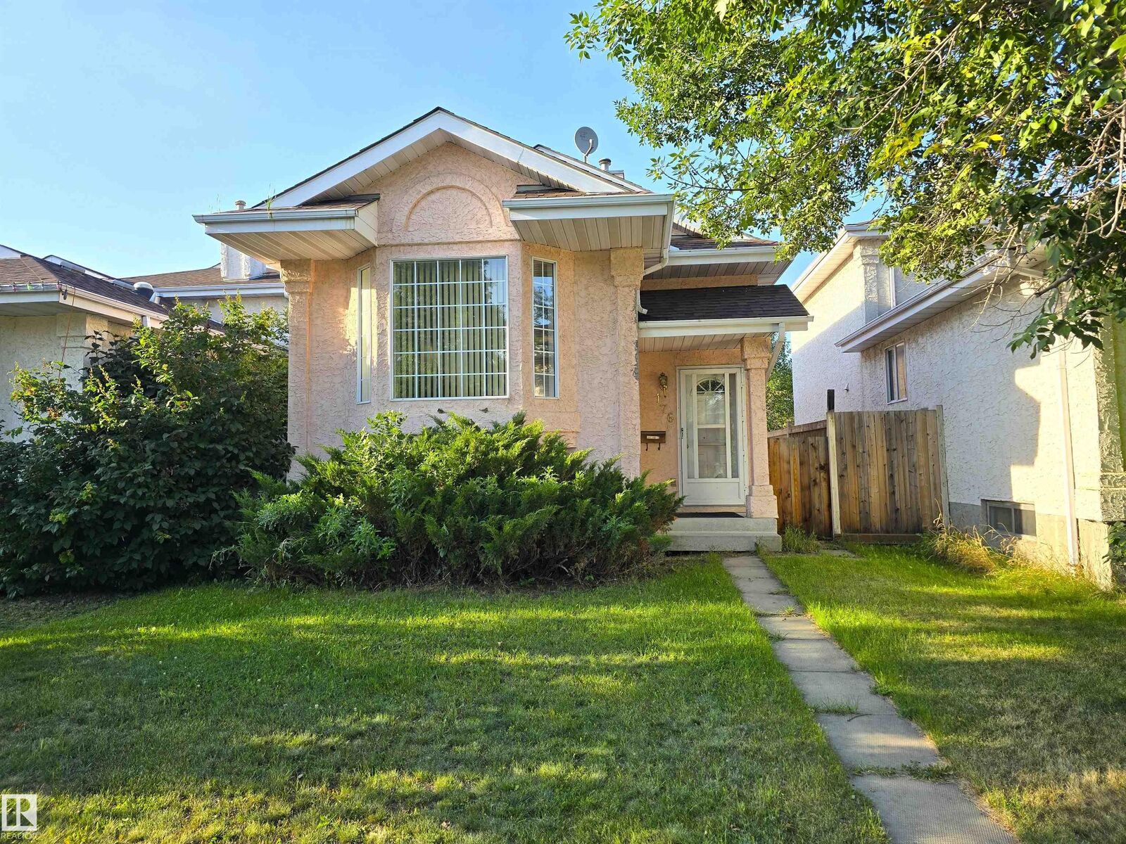 Property Photo:  176 River Point(E) NW  AB T5A 4Y5 