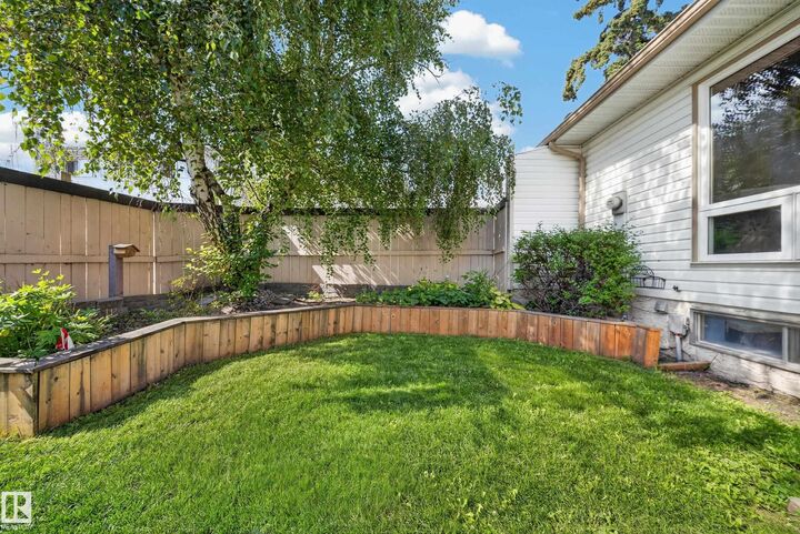 Property Photo:  155 Marlborough Place NW  AB T5T 1Y6 