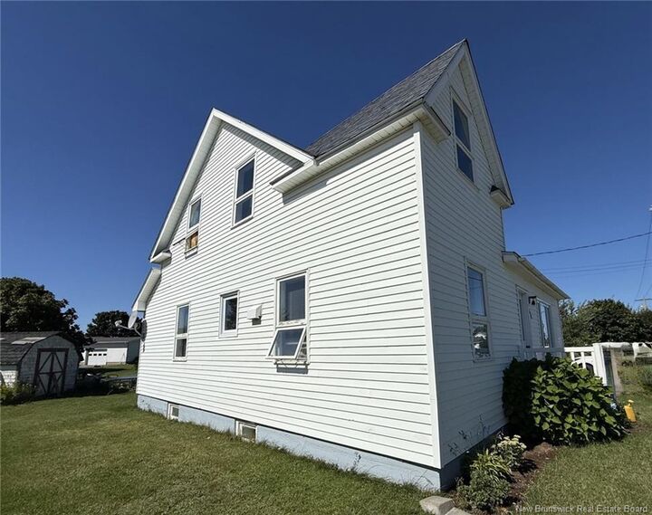 Property Photo:  64 Rue Du Pêcheur Nord  NB E8T 1J5 