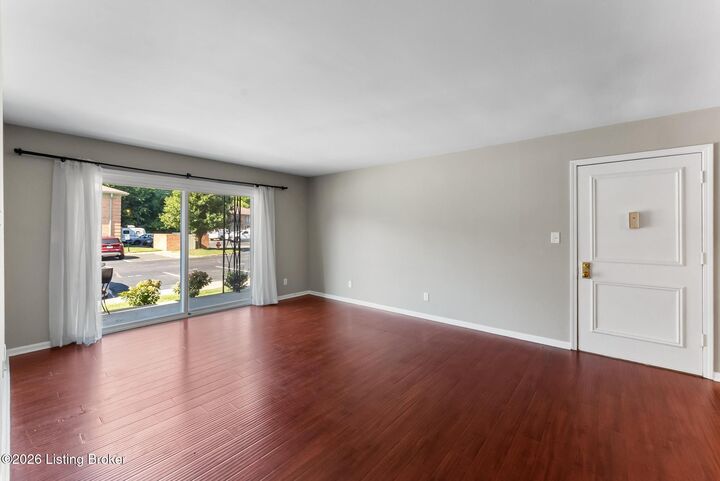 Property Photo: 320 Highwood Dr KY 40206