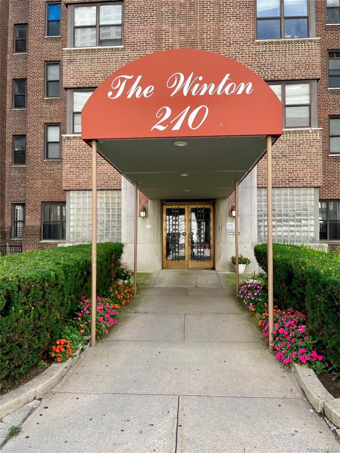 Property Photo: 210 Martine Avenue 5D NY 10601