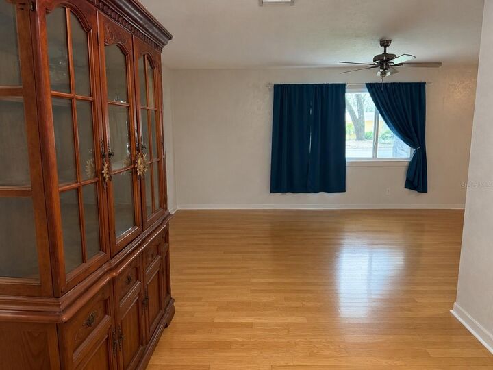 Property Photo:  1906 SW 48th Avenue  FL 32608 