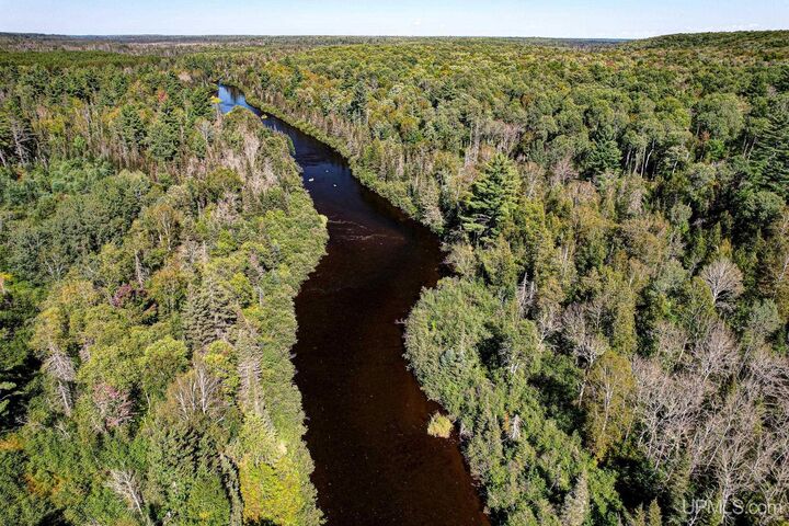 Property Photo: 210 Pond Road MI 49935