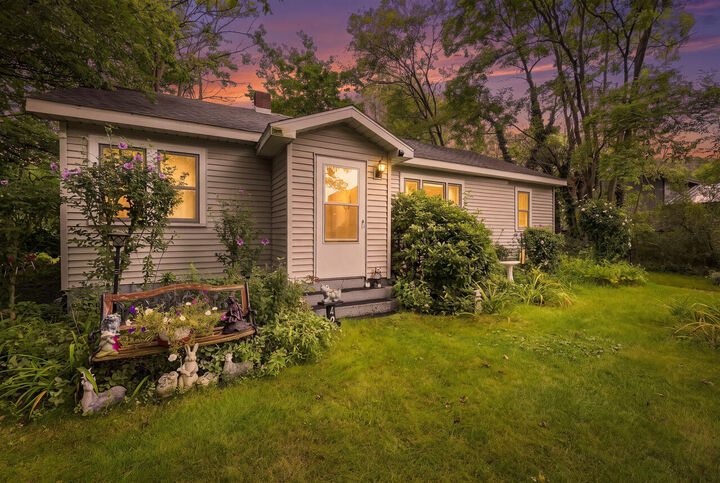 Property Photo: 427 S Mayhew Street MI 49117