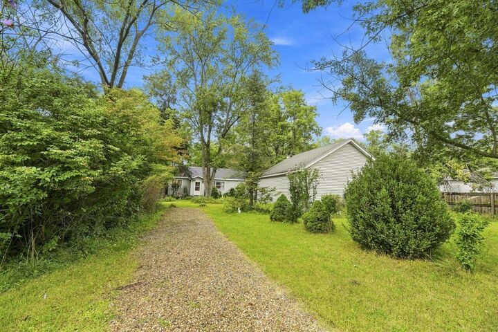 Property Photo: 427 S Mayhew Street MI 49117