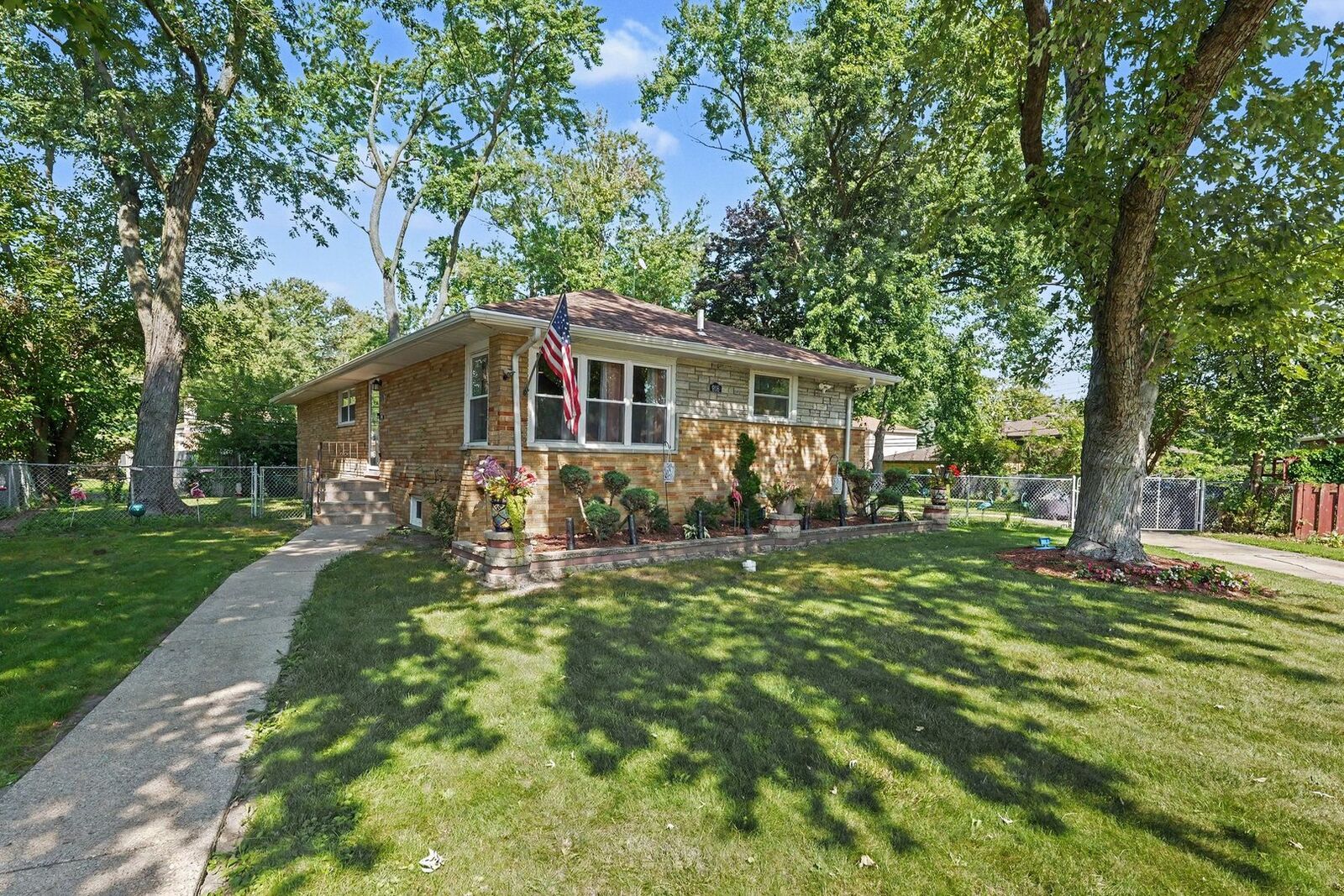 Property Photo:  908 E 159th Place  IL 60473 