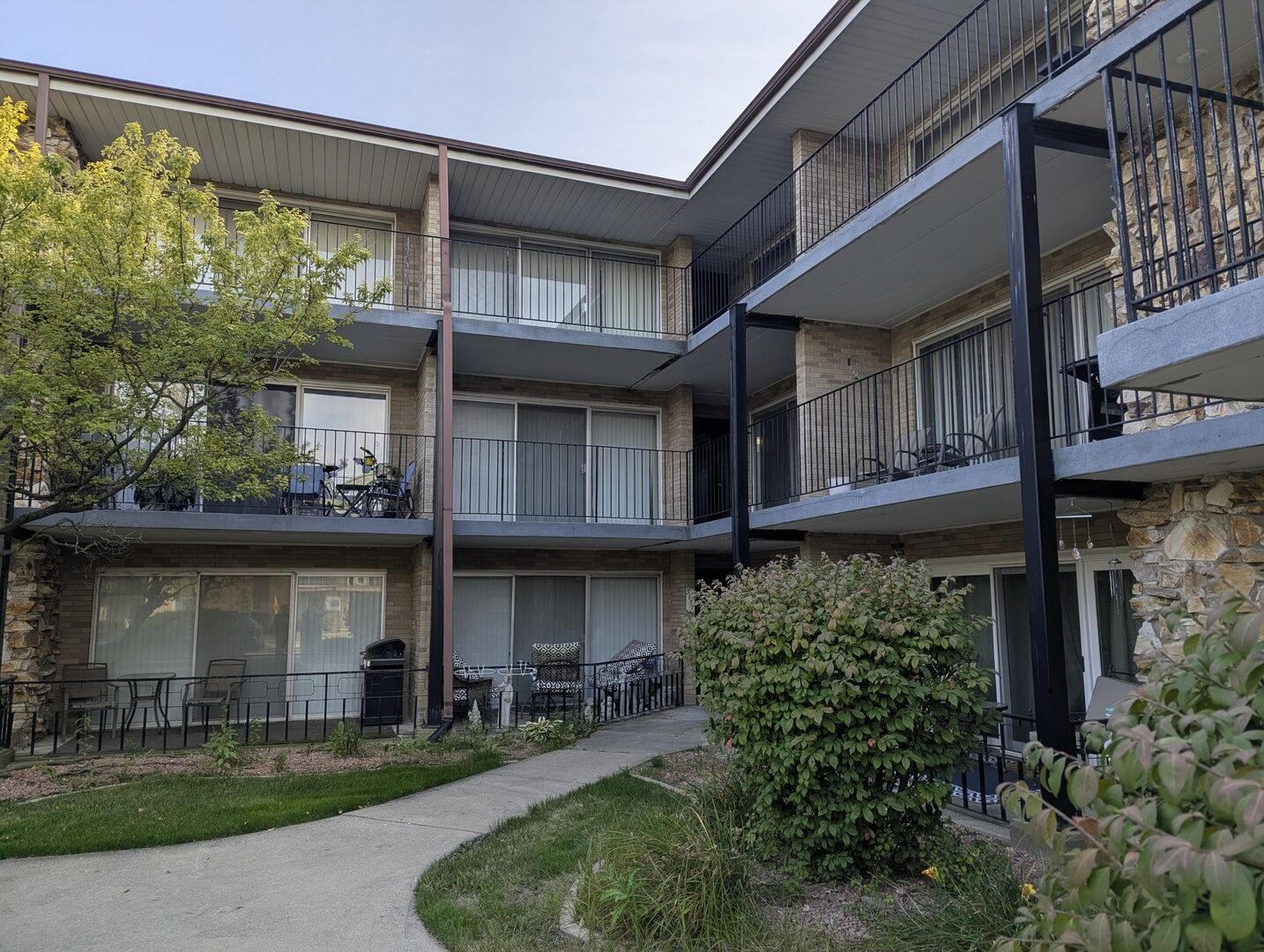 Property Photo: 3177 W 115th Street 2W IL 60803