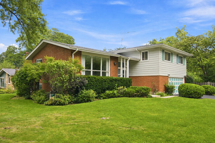 Property Photo:  1103 Kenton Road  IL 60015 