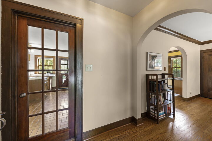 Property Photo:  303 Hillside Avenue  IL 60137 