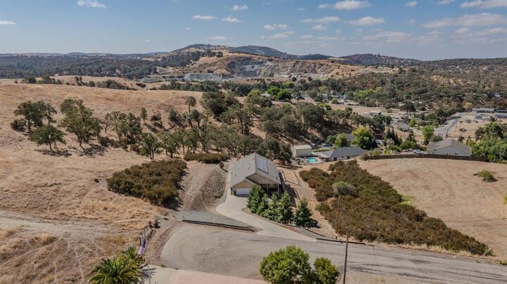 Property Photo:  3650 Delin Way  CA 95252 