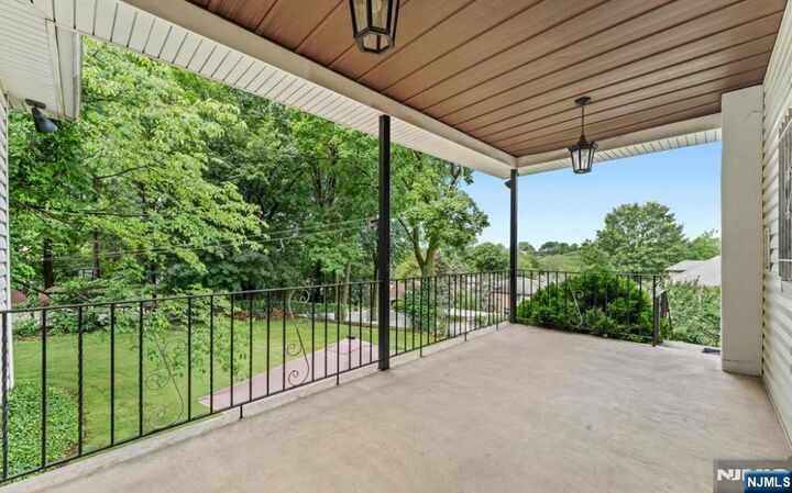 Property Photo:  650 Edgewater Avenue 1  NJ 07657 