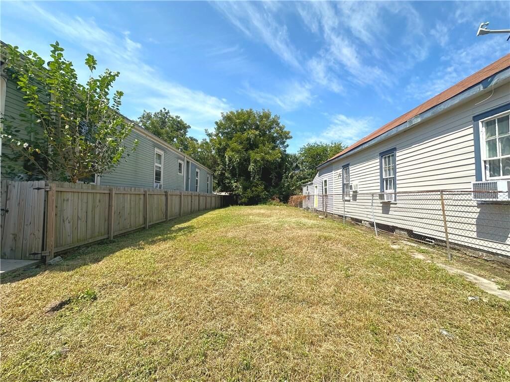 Property Photo:  1426 St. Anthony Street  LA 70116 