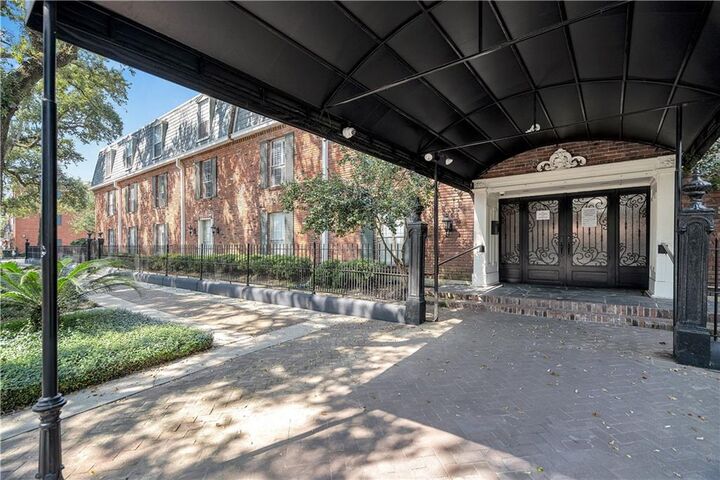 Property Photo:  3201 St Charles Avenue 230  LA 70115 