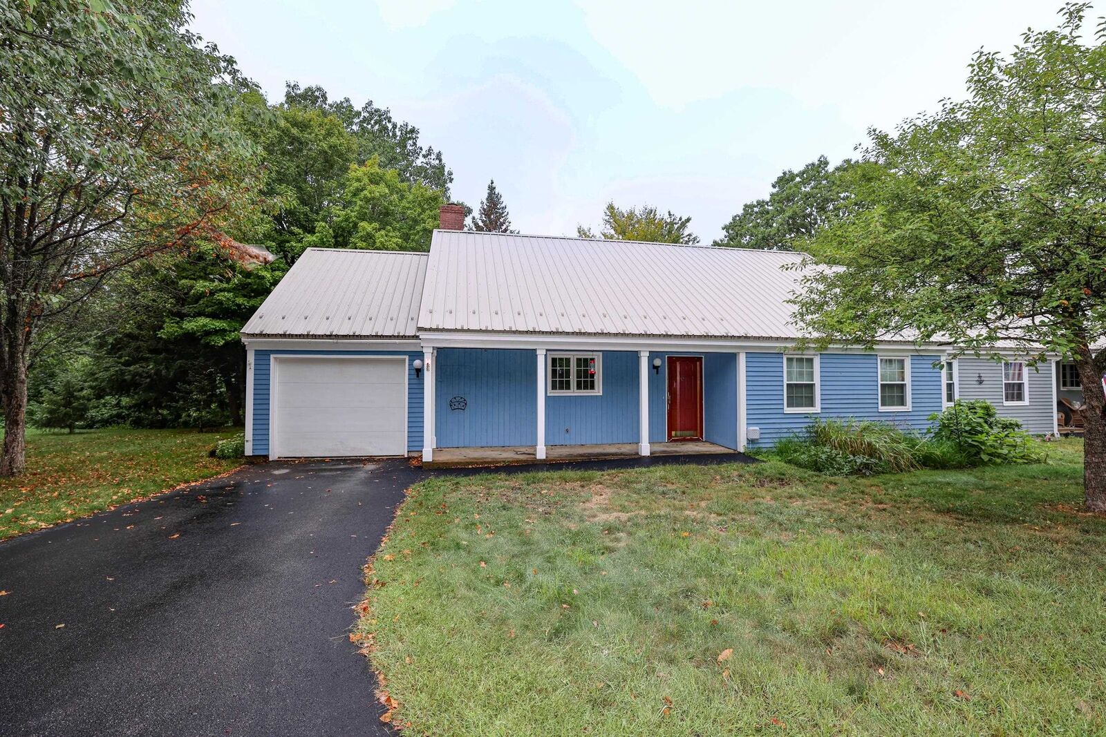 Property Photo:  14 Oak Drive  NH 03220 