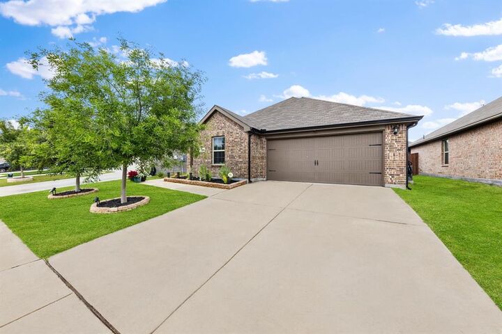 Property Photo:  1111 Baldwin Lane  TX 75119 
