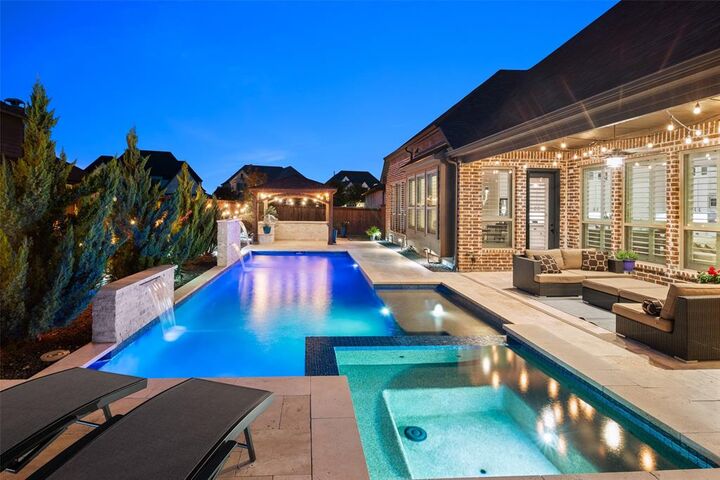 Property Photo:  1405 Devonshire Drive  TX 75009 