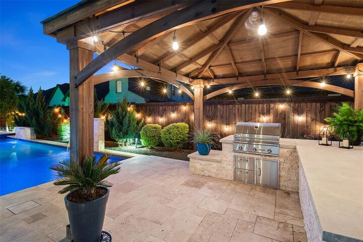 Property Photo: 1405 Devonshire Drive TX 75009