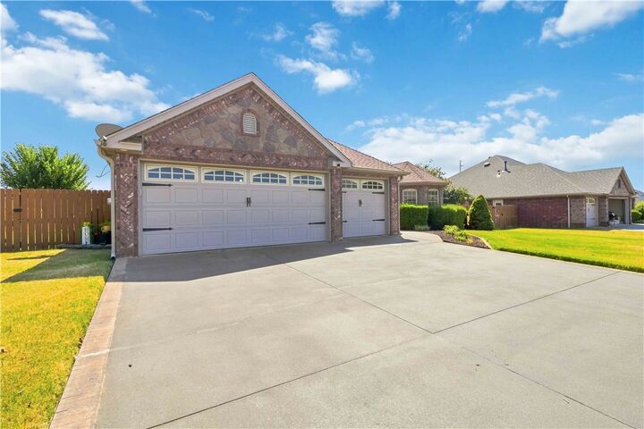 Property Photo:  3507 SW Windy Oak Avenue  AR 72713 