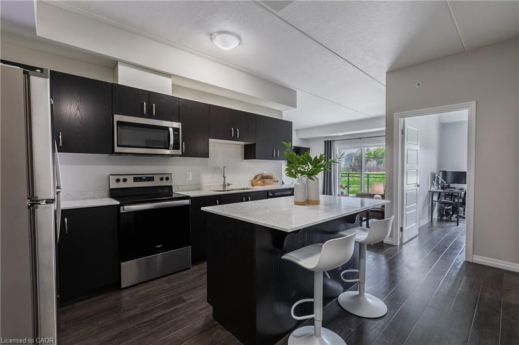 Property Photo:  35 Kingsbury Square 202  ON N1L 0J4 
