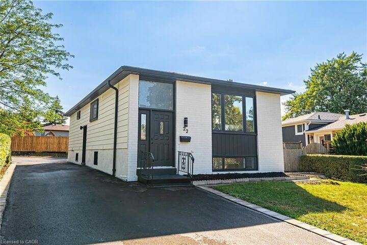 Property Photo:  22 William Johnson Street Main  ON L8J 1B4 