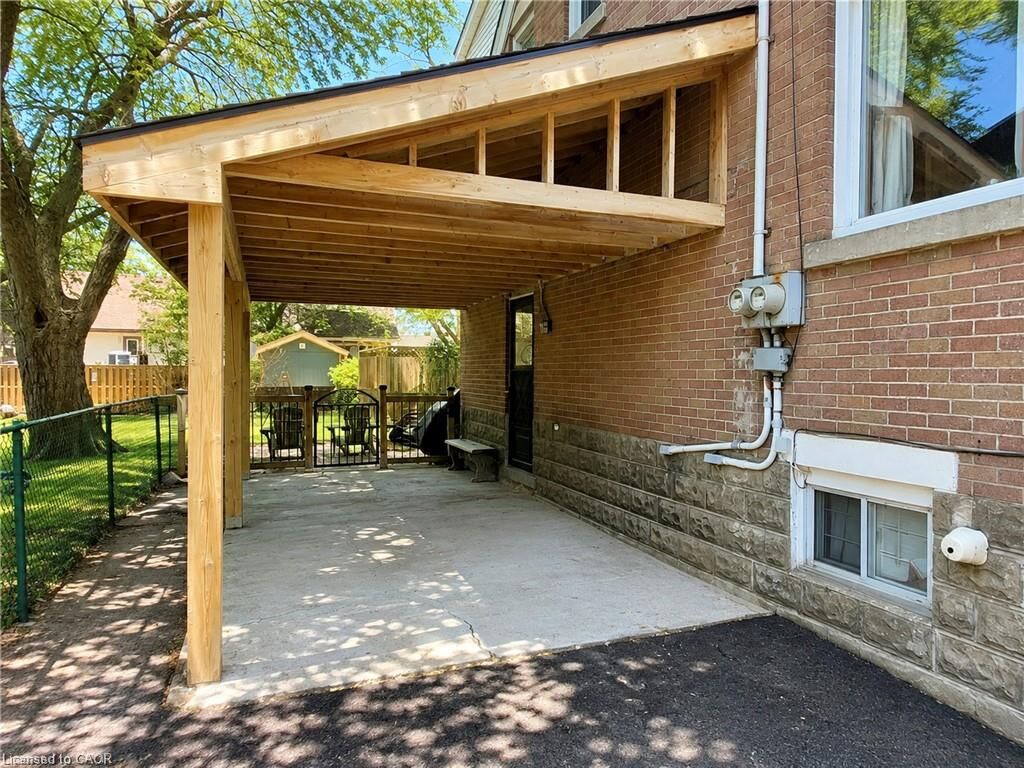 Property Photo:  264 Thayer Avenue Lower  ON L9A 1J7 