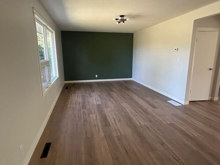 Property Photo:  5201 54 Avenue  AB T4V 0Z1 