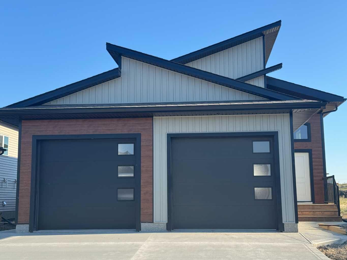 Property Photo:  10210 128 Avenue B  AB T8V 6S9 