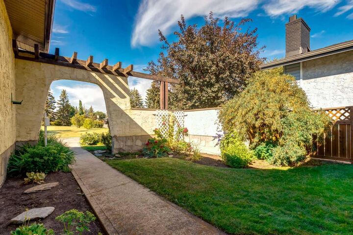 Property Photo:  243 Cedarpark Green SW  AB T2W 2K1 